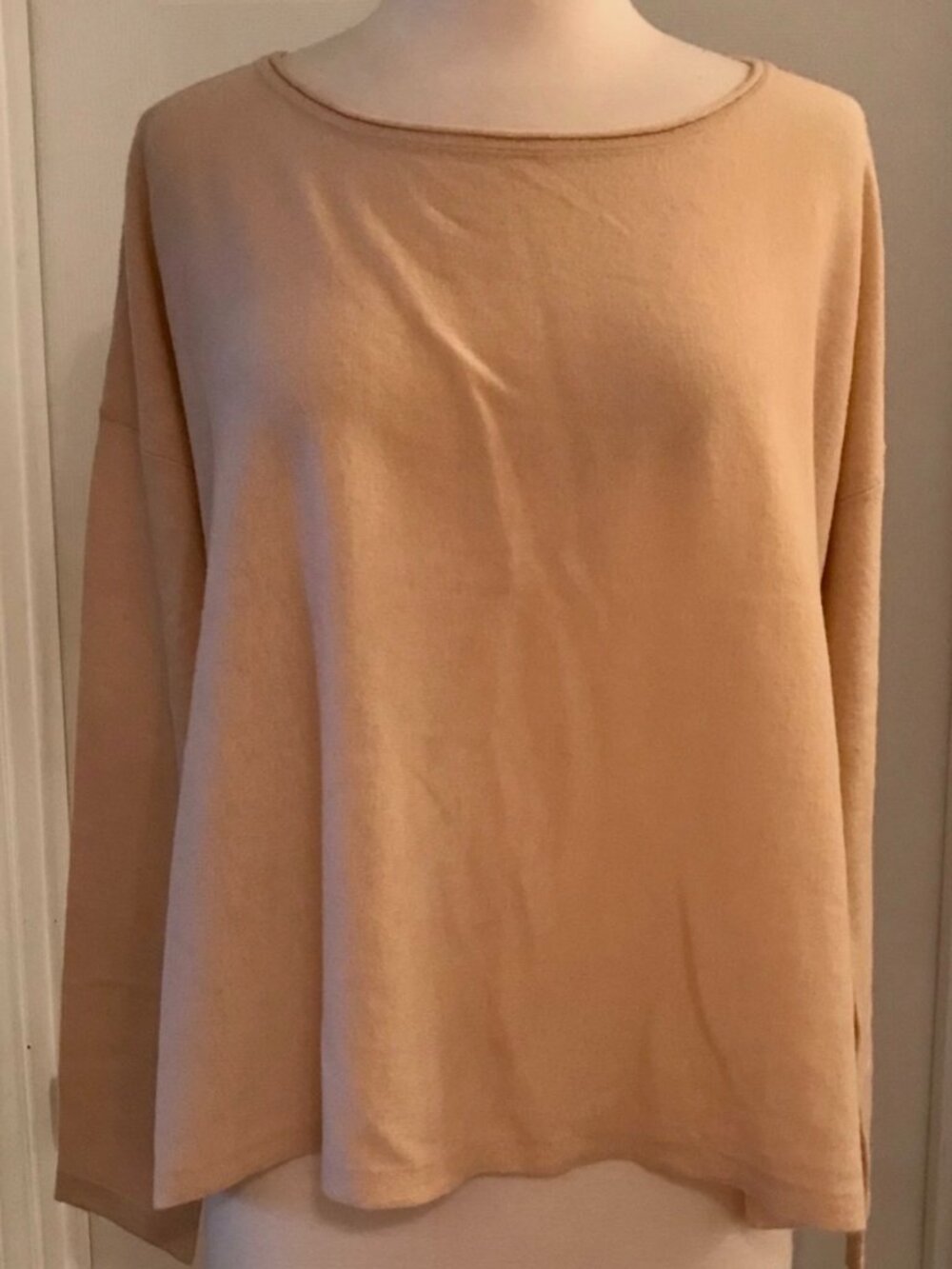 vince cinched back cashmere sweater. size: l. color: praline. 22" length.